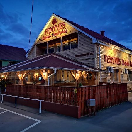 Hotel Fenyves Csárda Vendégház Nyiradony-Tamasipuszta Esterno foto